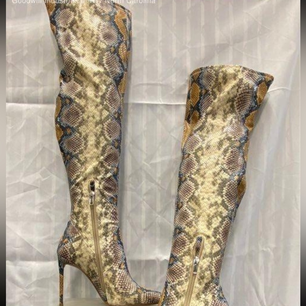 IOB Steve Madden Dominique Multicolor Snakeskin Over the Knee Boots Size 8 - Picture 7 of 11